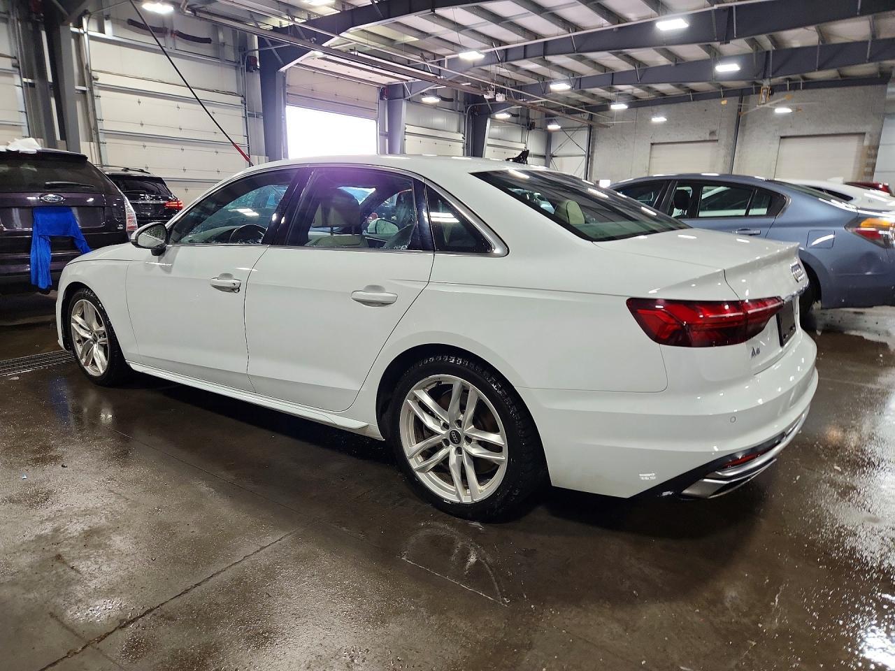 2022 Audi A4 Premium Plus 45 - Фото 2