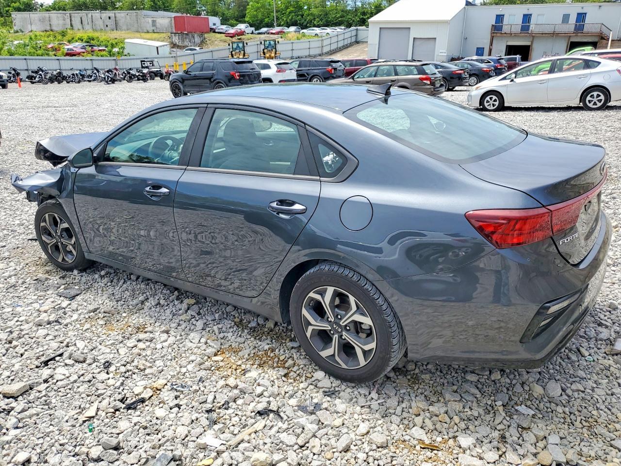 2019 Kia Forte Lxs - Image 2