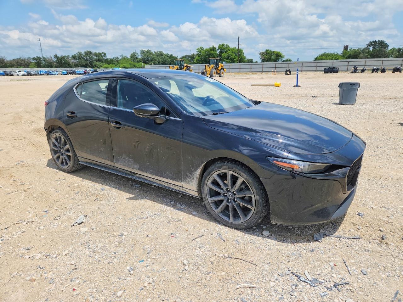 2021 Mazda 3 Premium - Image 4