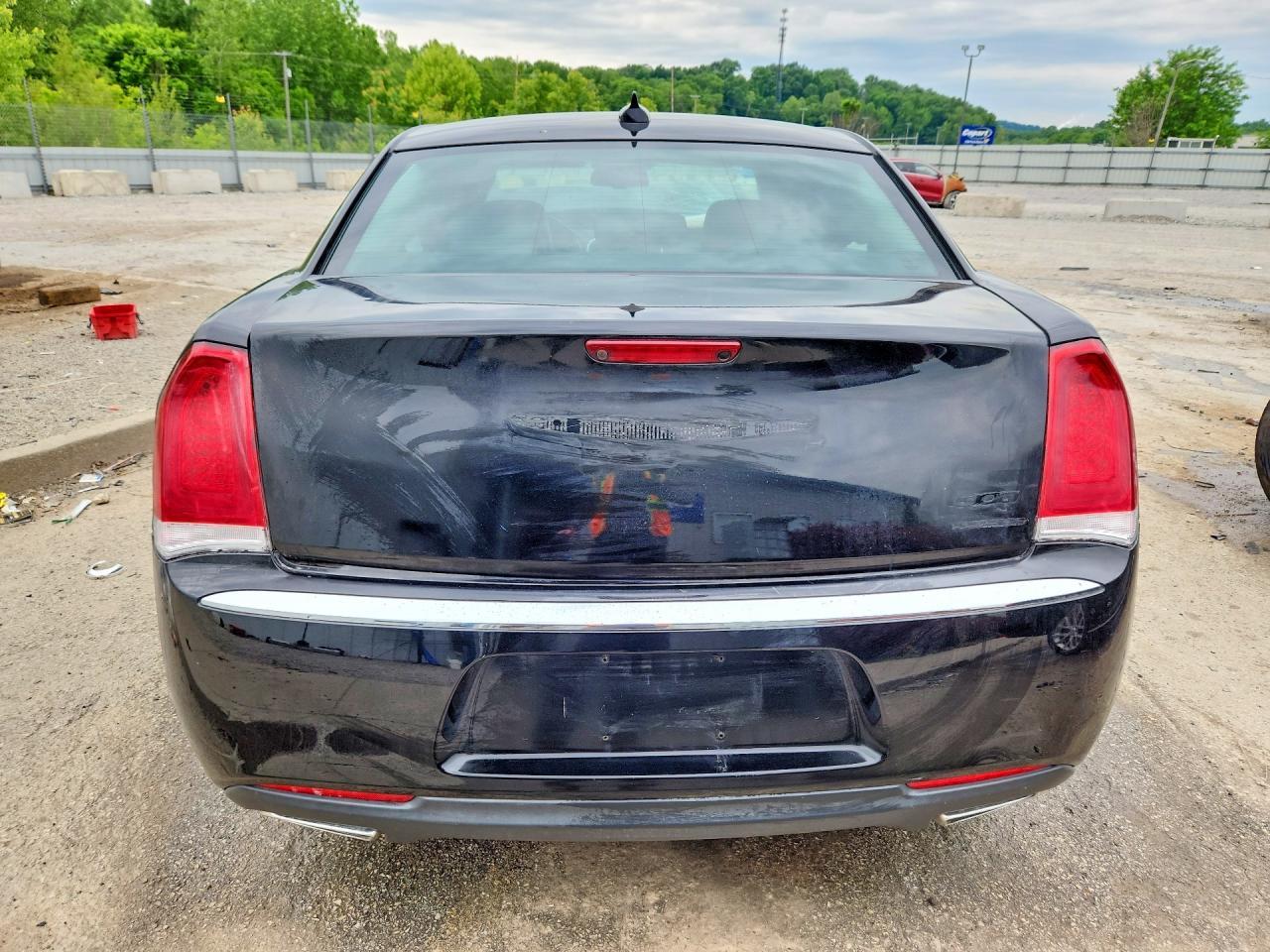 2019 Chrysler 300 Touring - Image 6