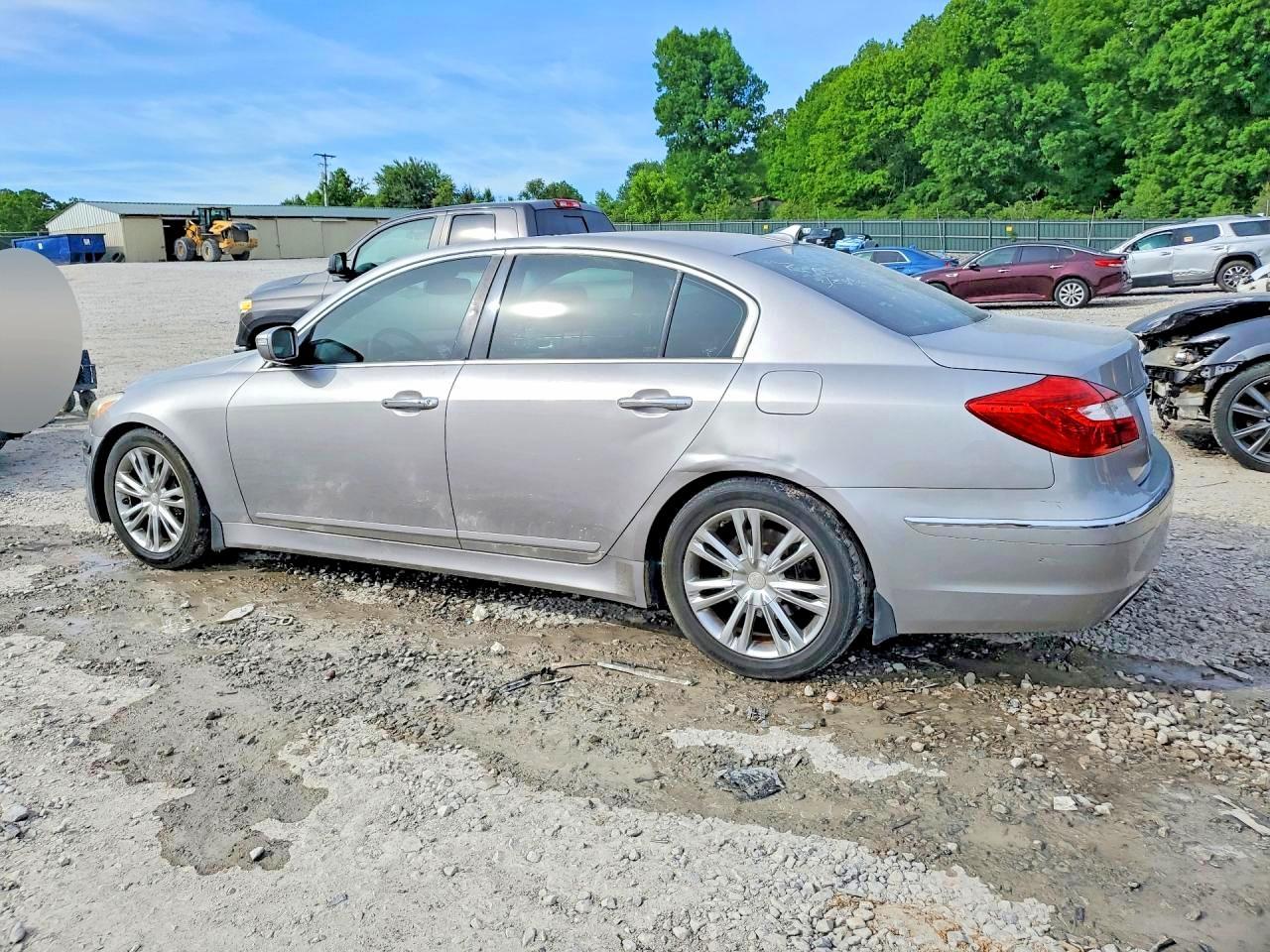 2012 Hyundai Genesis 3.8L - Фото 2