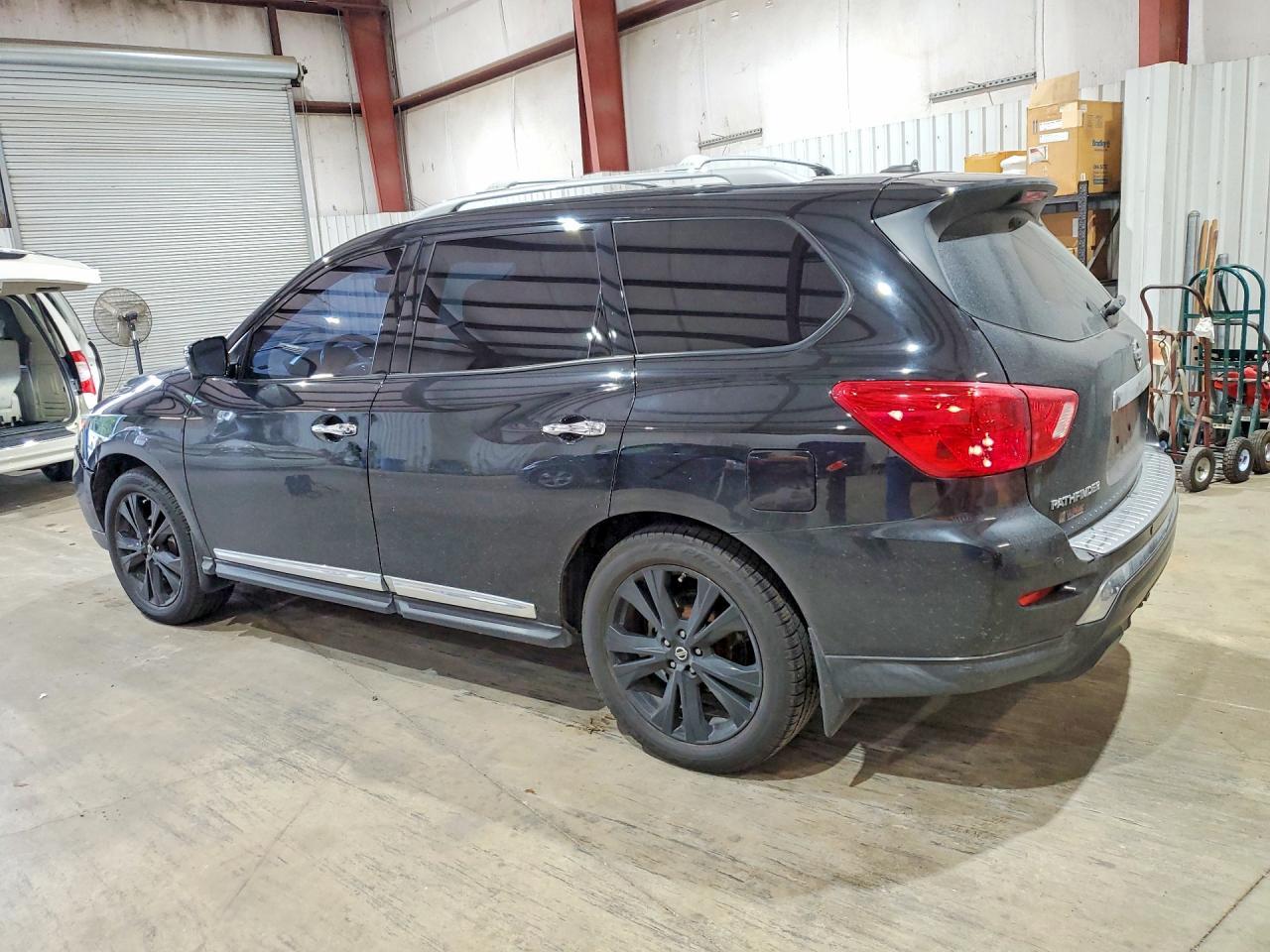 2017 Nissan Pathfinder Platinum - Фото 2