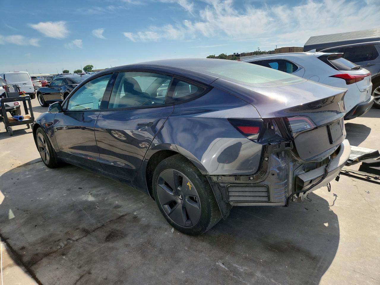 2023 Tesla Model 3 - Фото 2