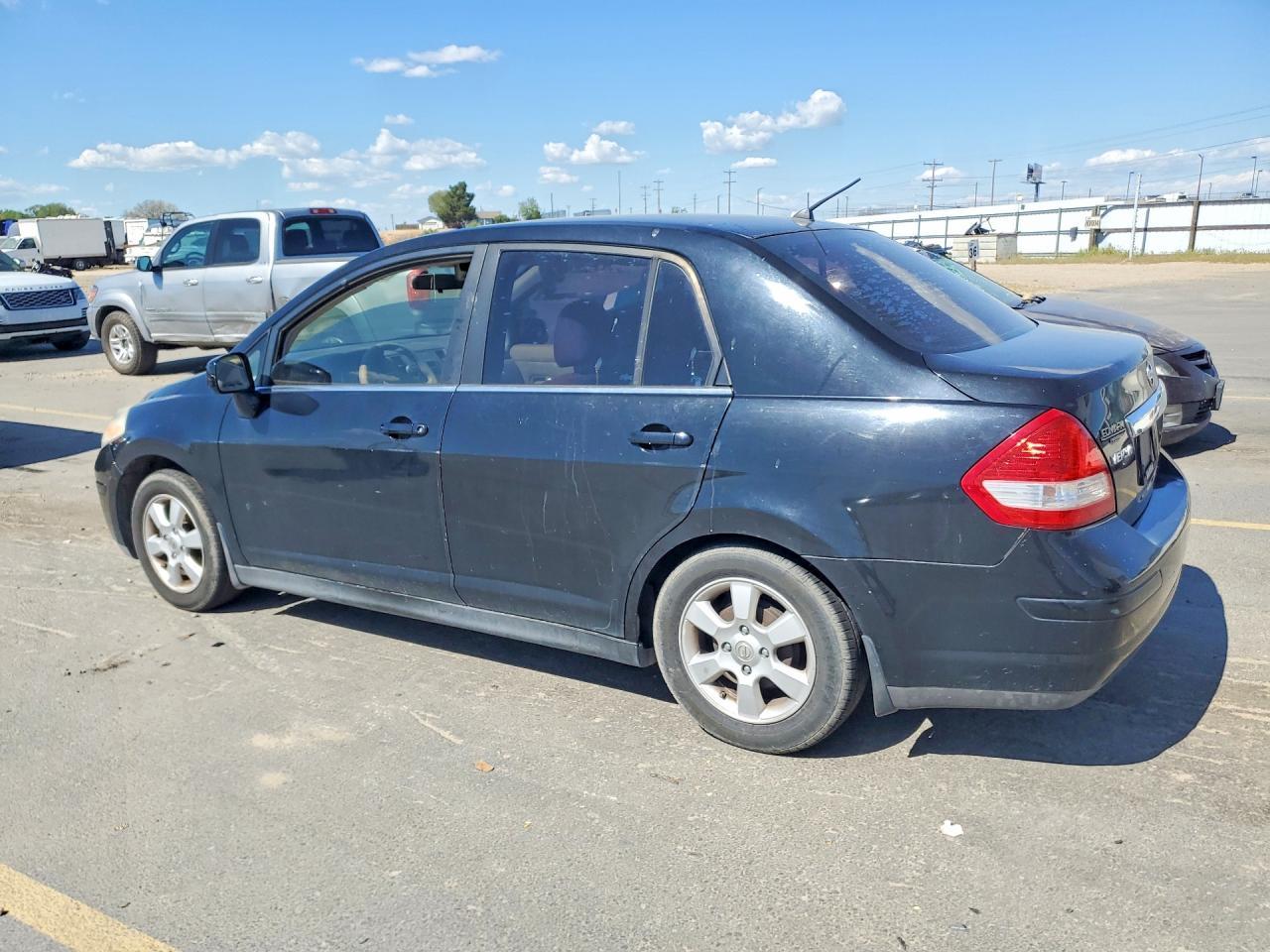 2007 Nissan Versa 1.8 S - Фото 2