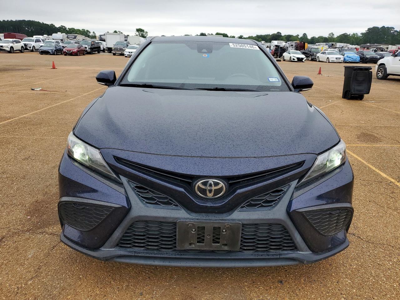 2022 Toyota Camry Se - Image 5