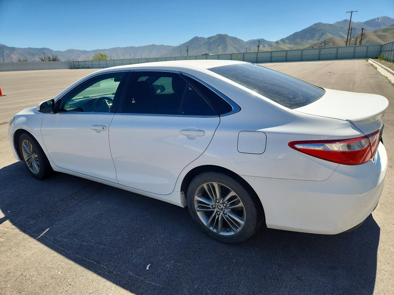 2015 Toyota Camry Se - Image 2