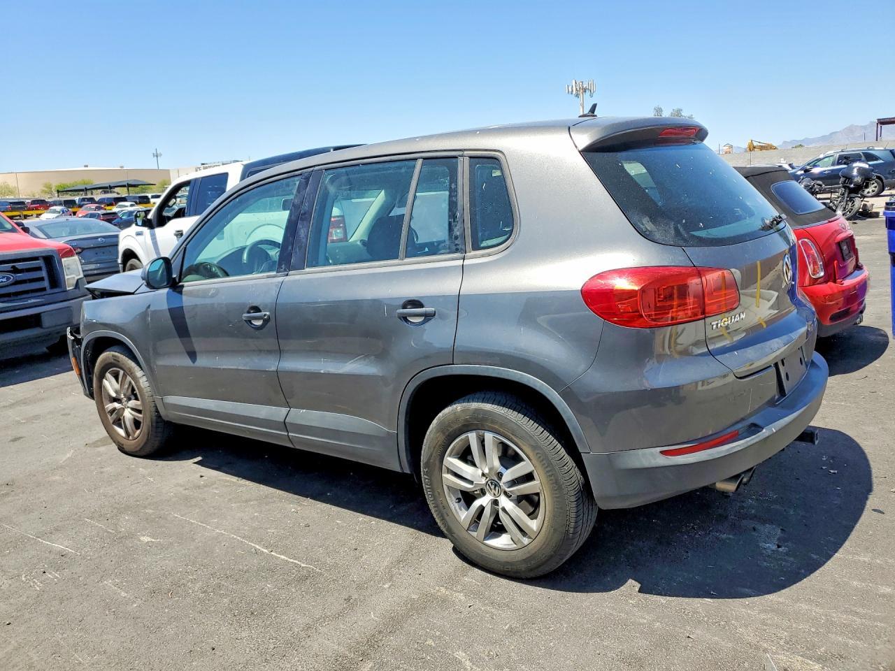 2012 Volkswagen Tiguan S - Фото 2