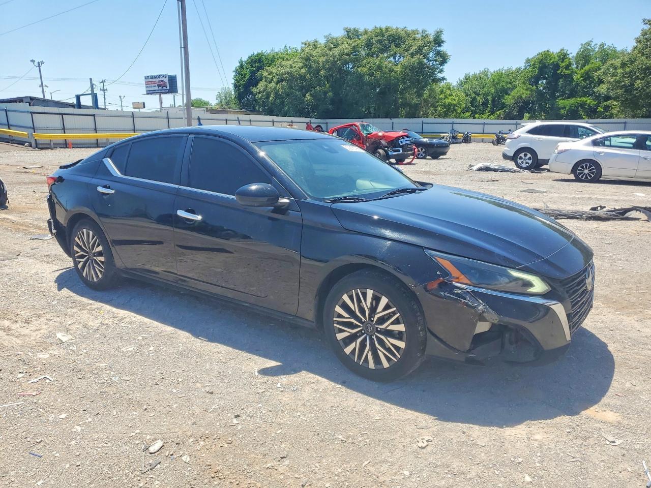 2023 Nissan Altima - Image 4