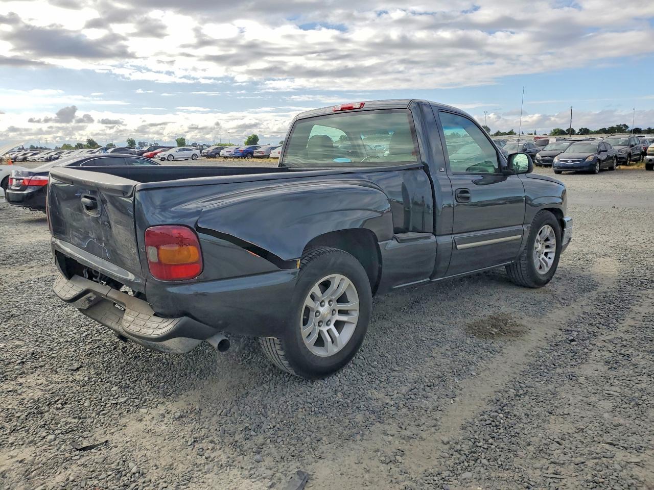 2003 Chevrolet Silverado C1500 - Фото 3