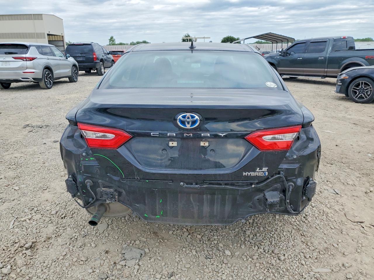 2020 Toyota Camry Le - Фото 6