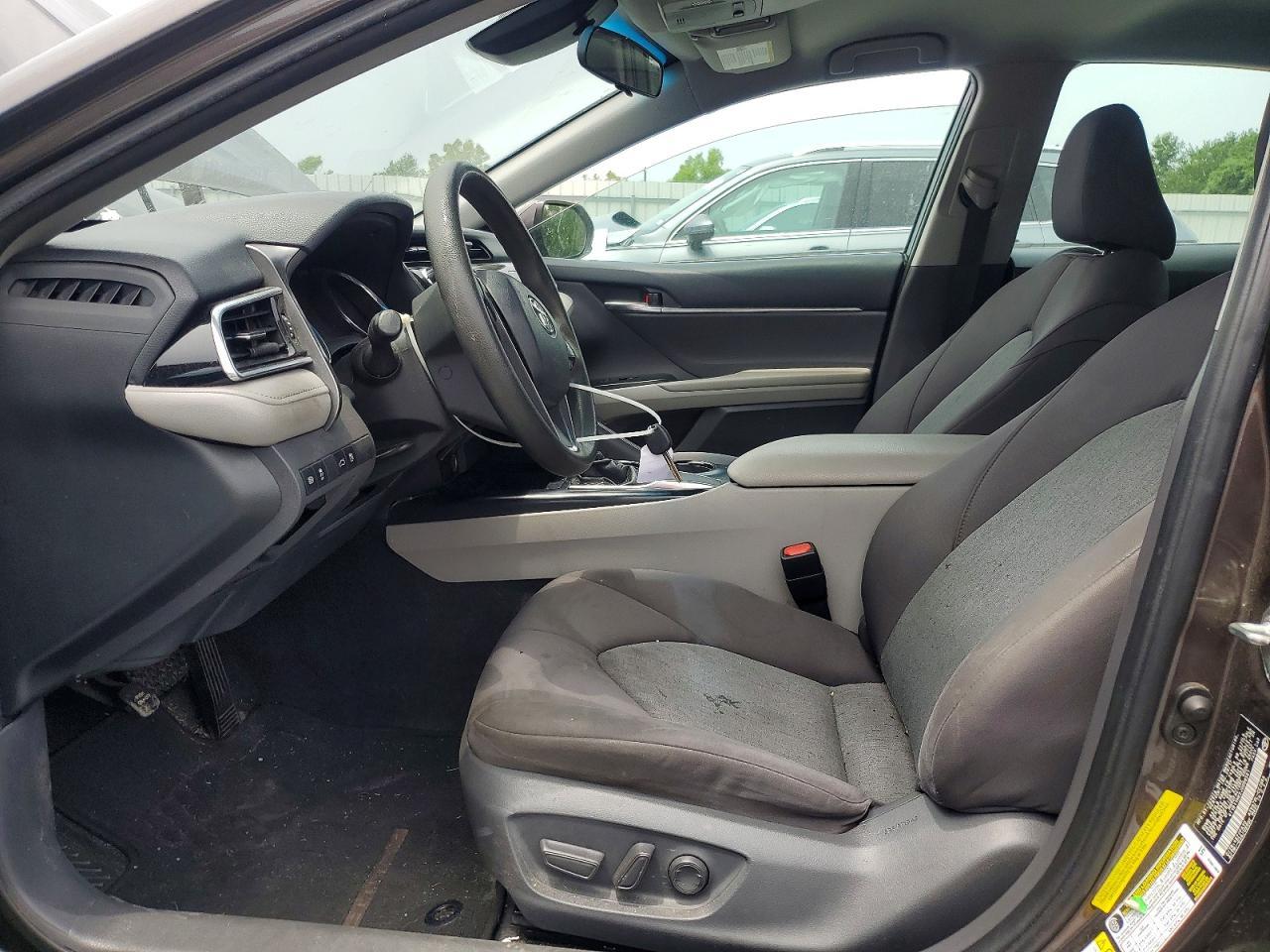 2018 Toyota Camry Le - Image 7