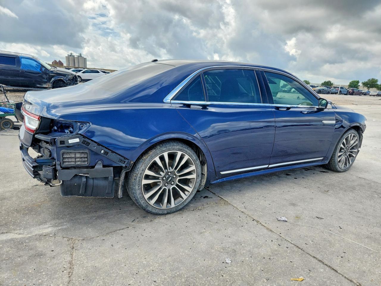 2017 Lincoln Continentl - Фото 3