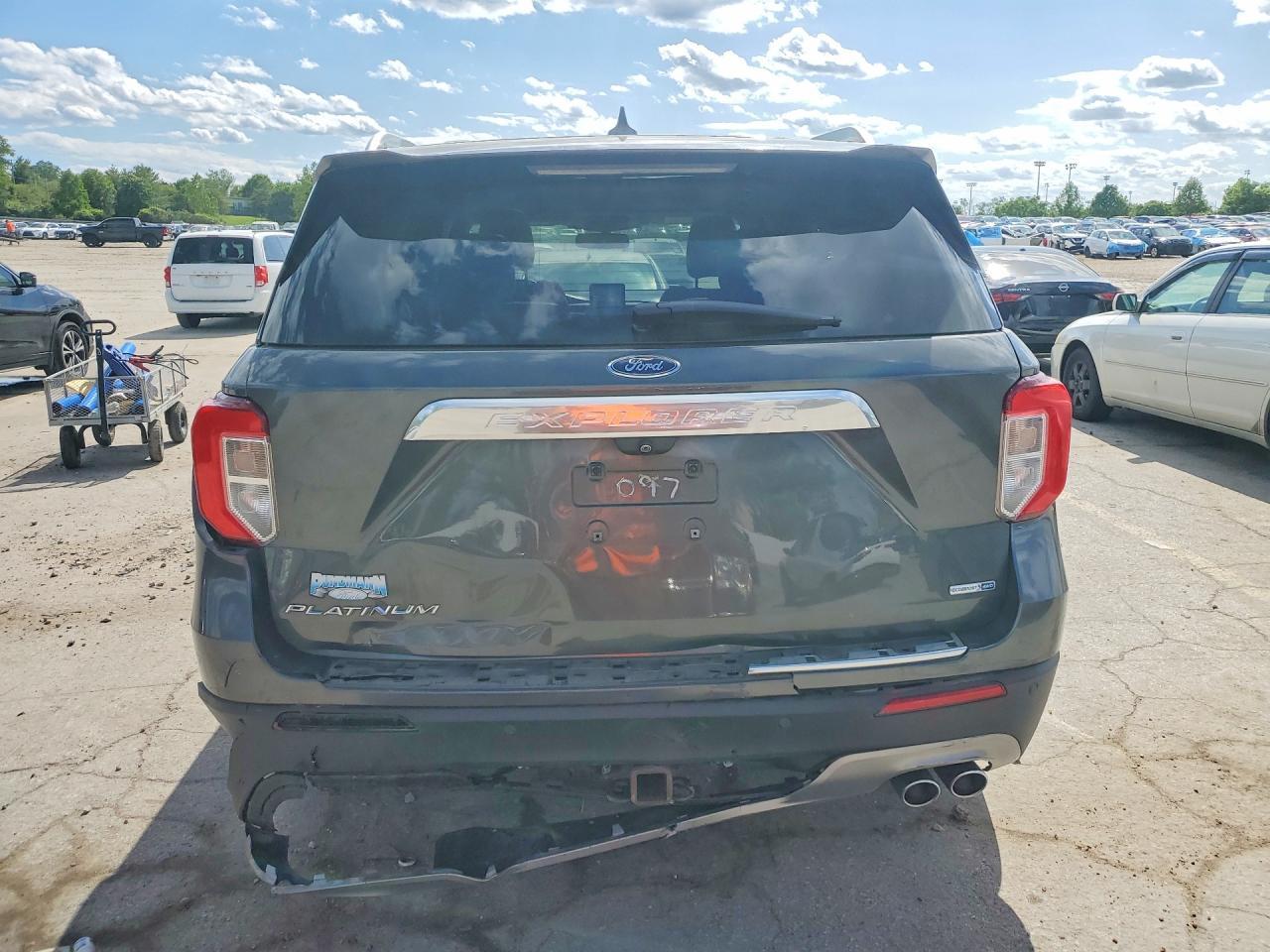 2020 Ford Explorer Platinum - Image 6