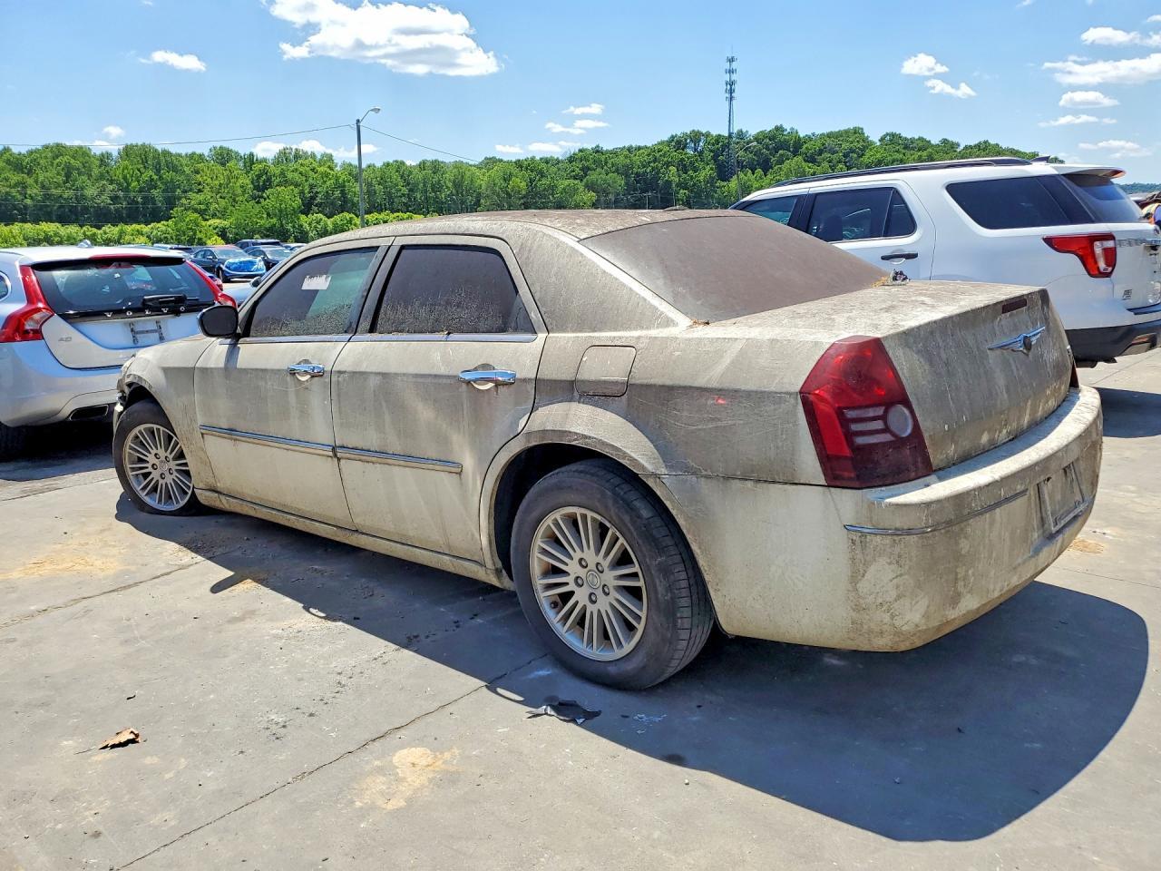 2010 Chrysler 300 - Фото 2