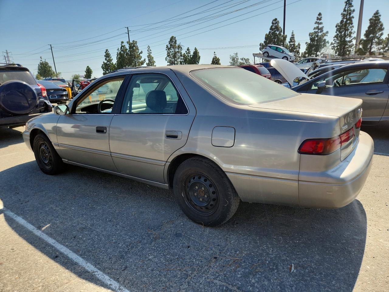 1999 Toyota Camry Ce - Фото 2