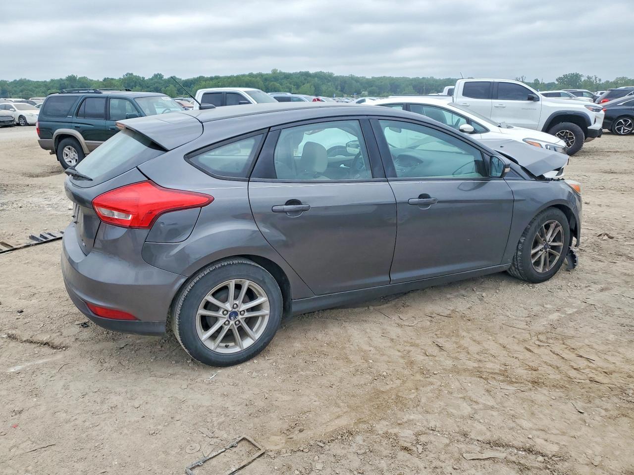2017 Ford Focus Se - Image 3