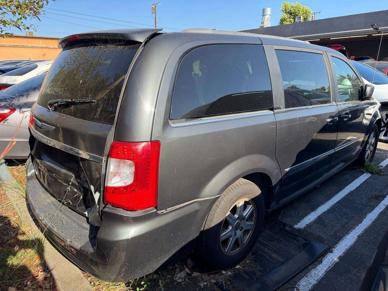 2012 Chrysler Town & Country Touring - Фото 4