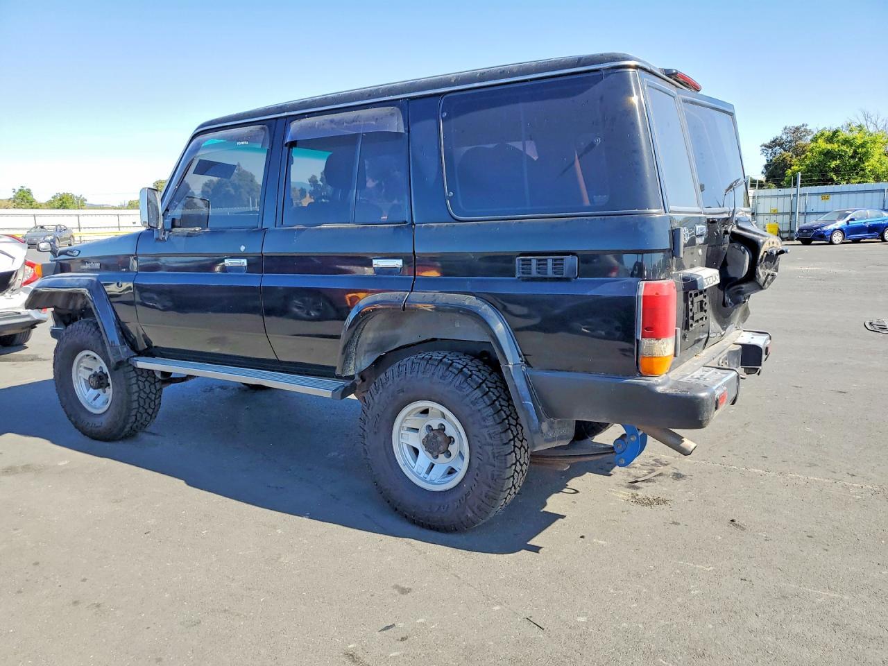 1999 Toyota Landcruisr - Image 2