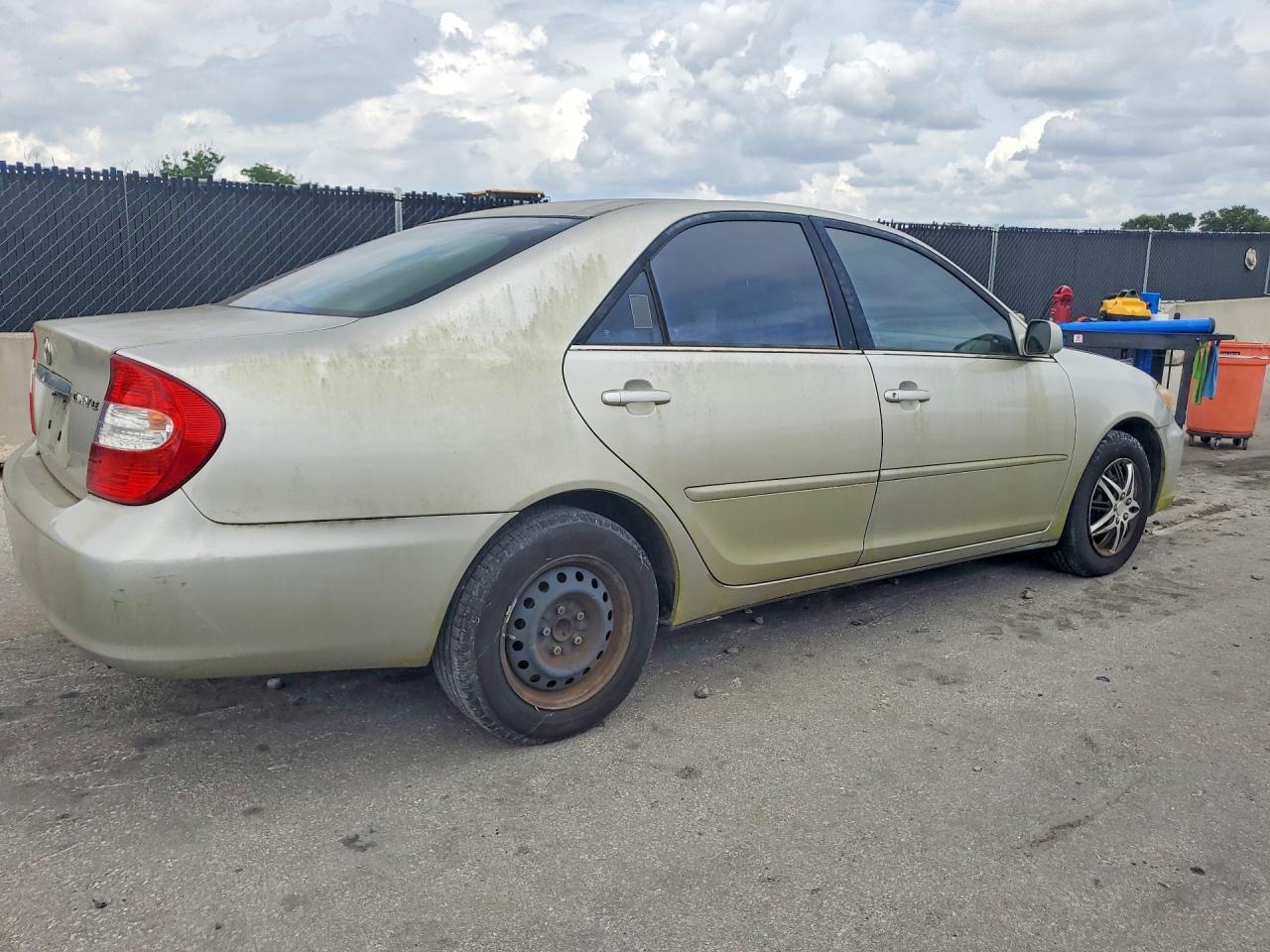 2004 Toyota Camry Le - Image 3