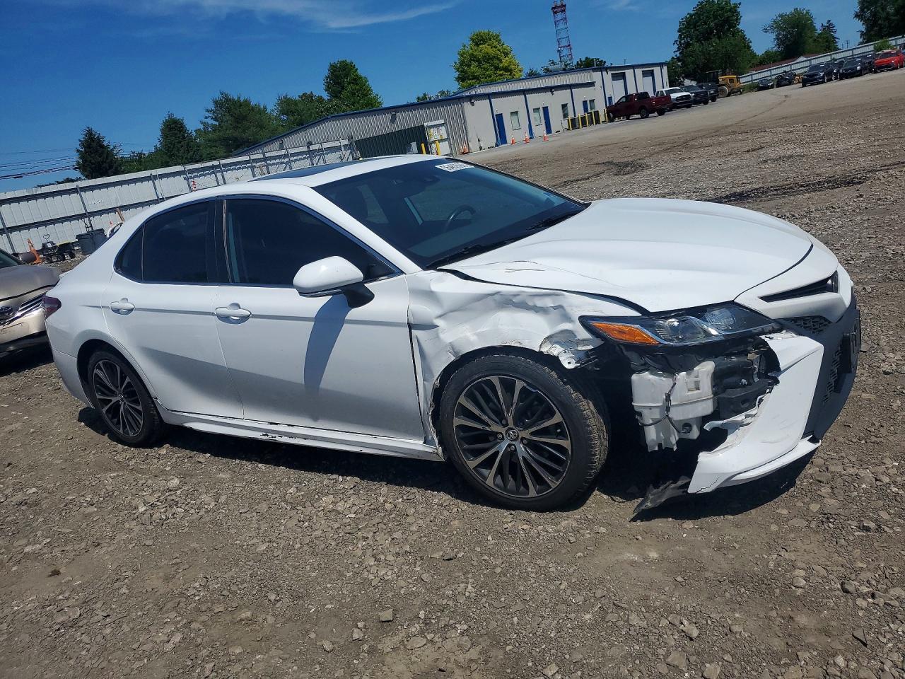 2019 Toyota Camry Se - Фото 4
