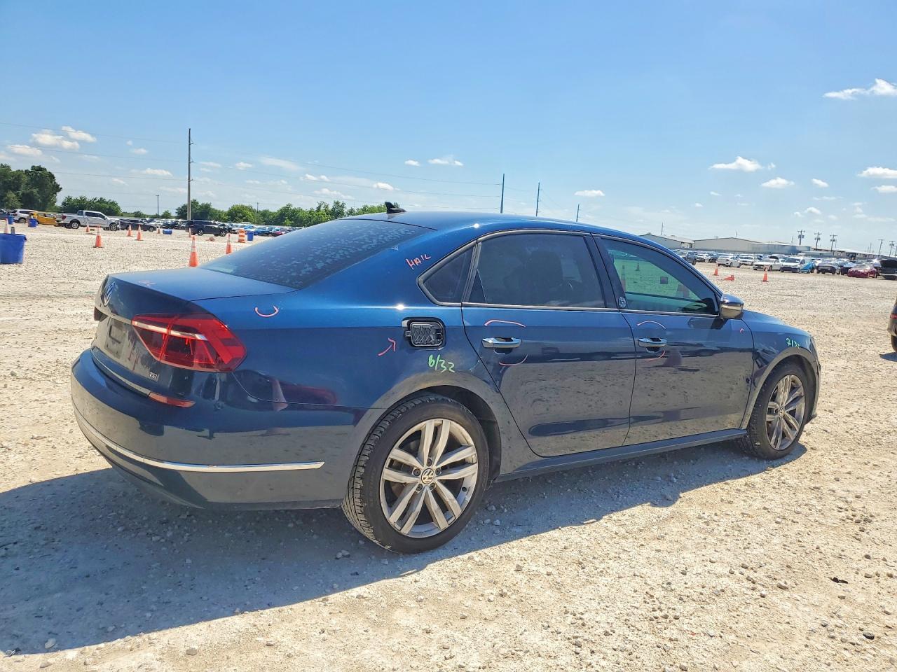 2019 Volkswagen Passat Wolfsburg - Фото 3