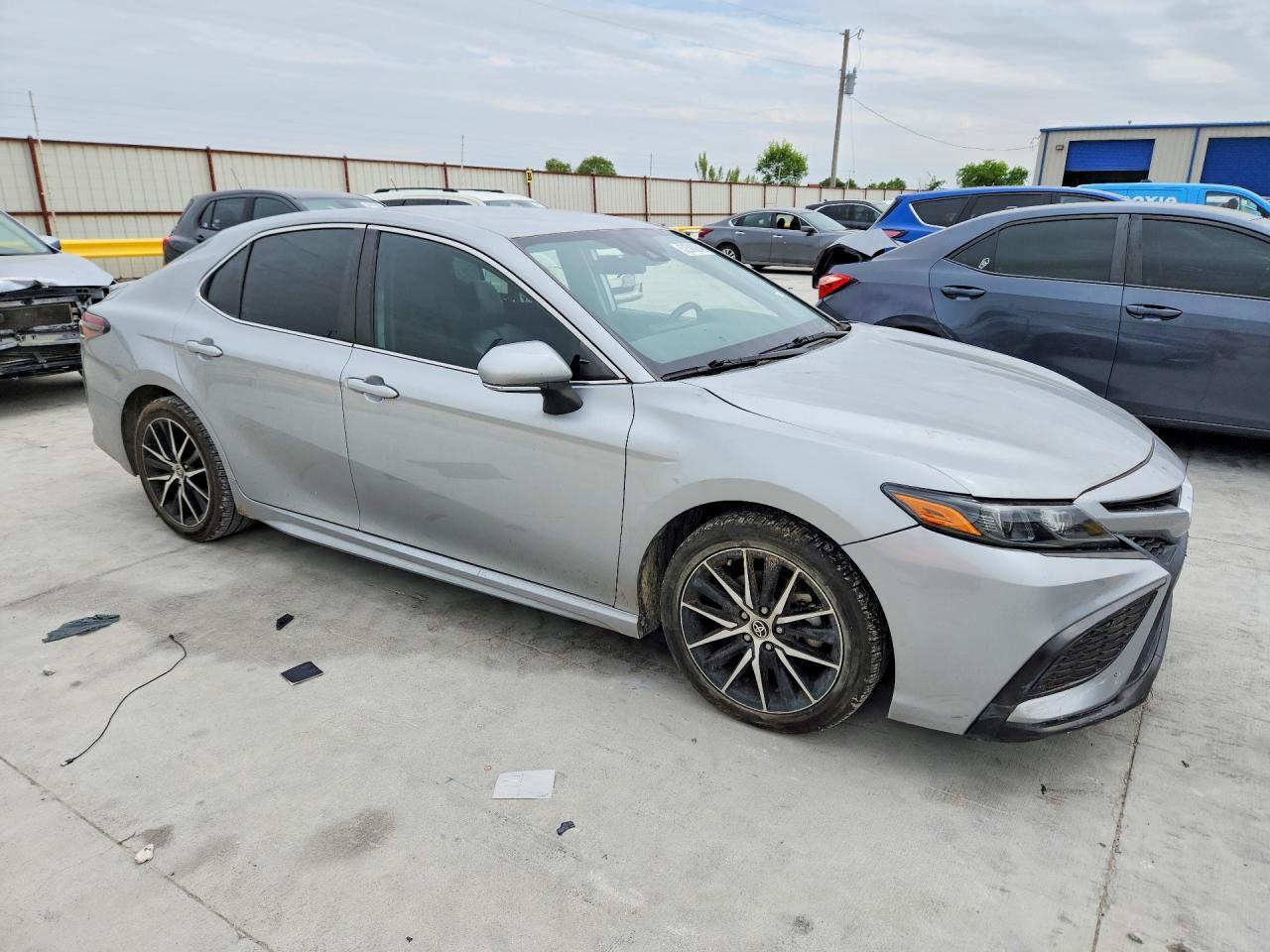 2022 Toyota Camry Se - Image 4