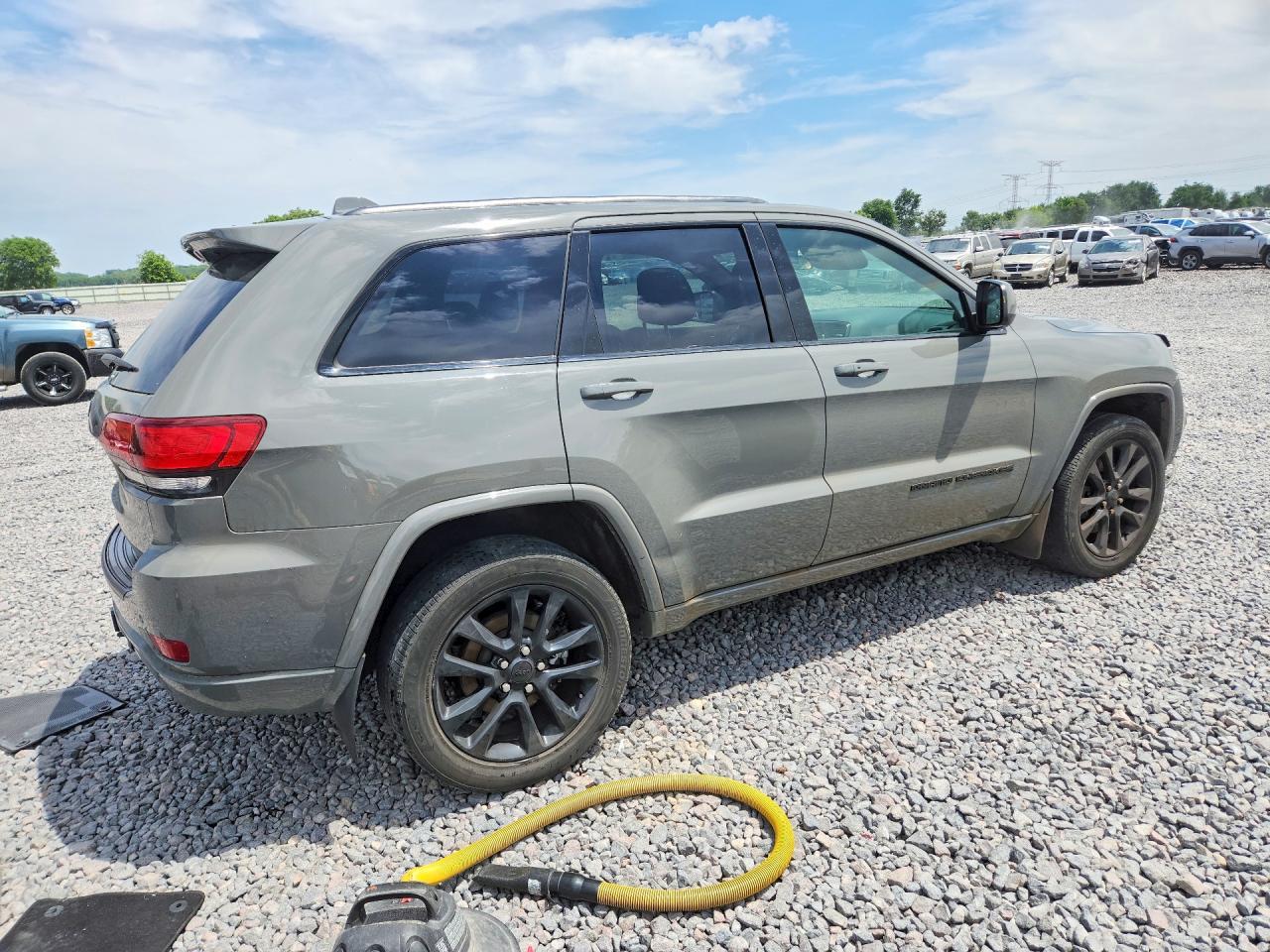 2021 Jeep Grand Cherokee Laredo - Image 3