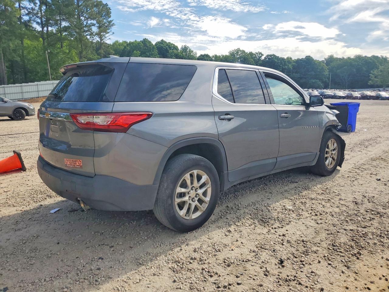 2020 Chevrolet Traverse Ls - Фото 3