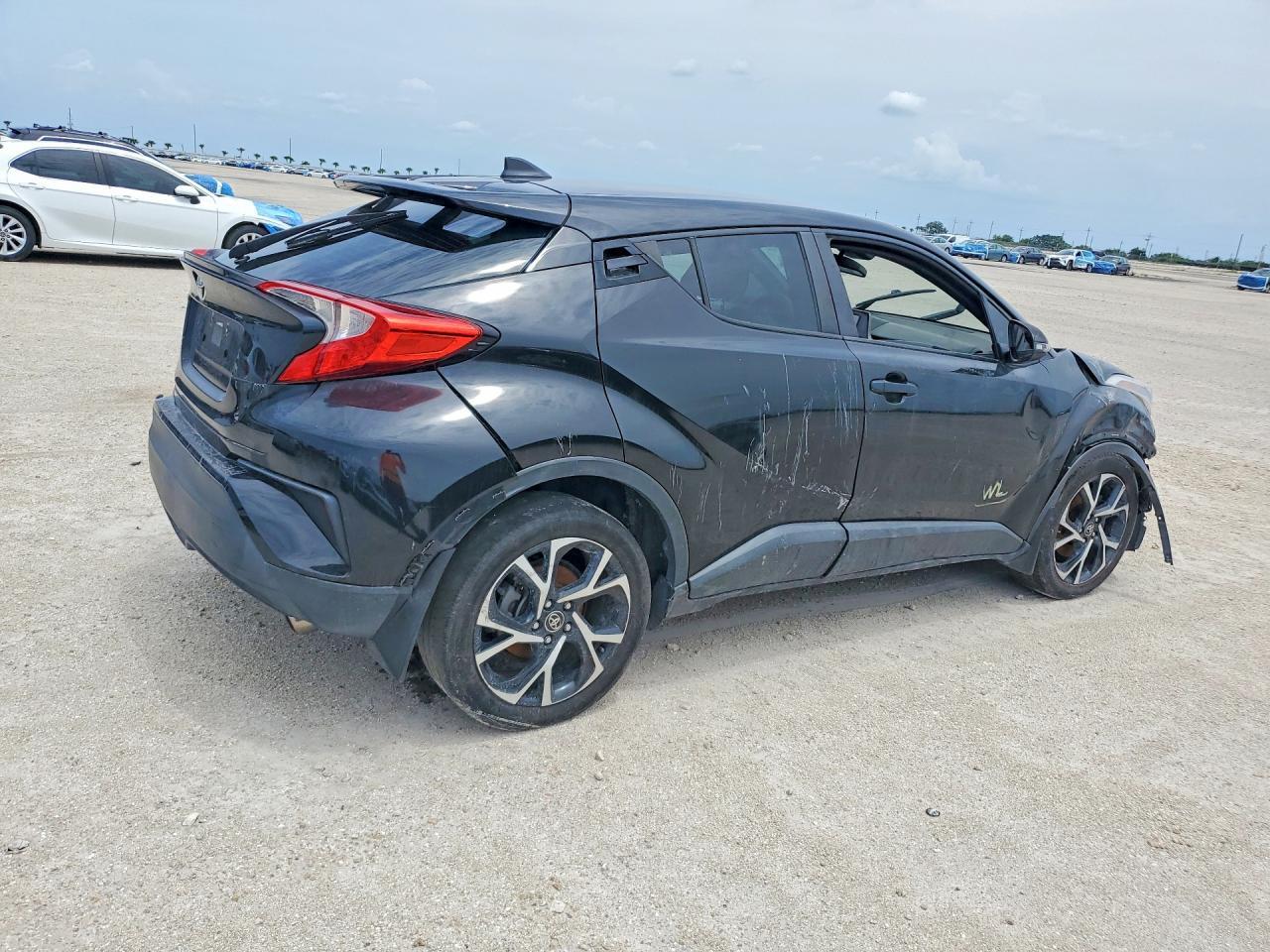 2018 Toyota C-Hr Xle - Image 3