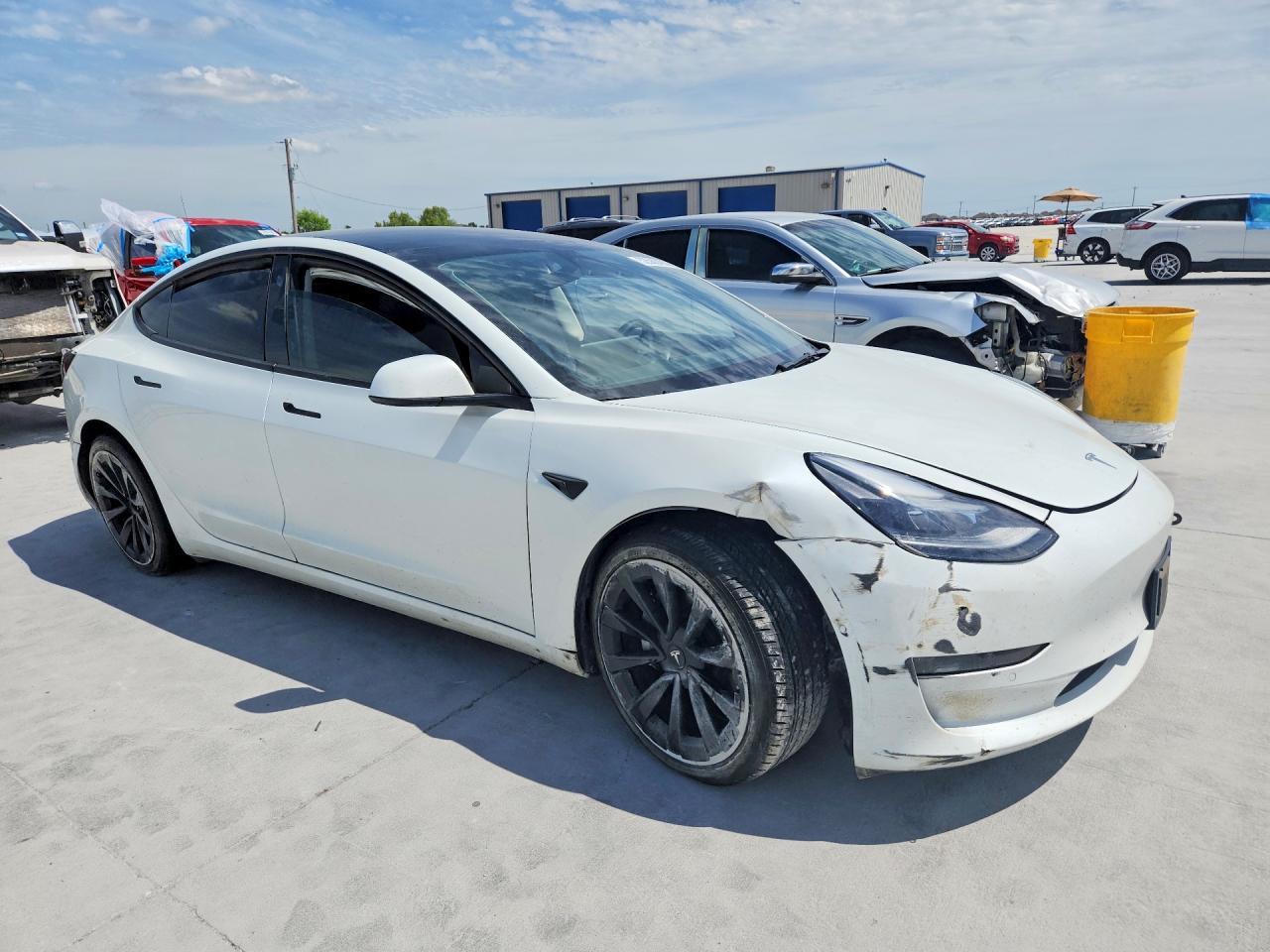 2022 Tesla Model 3 - Фото 4