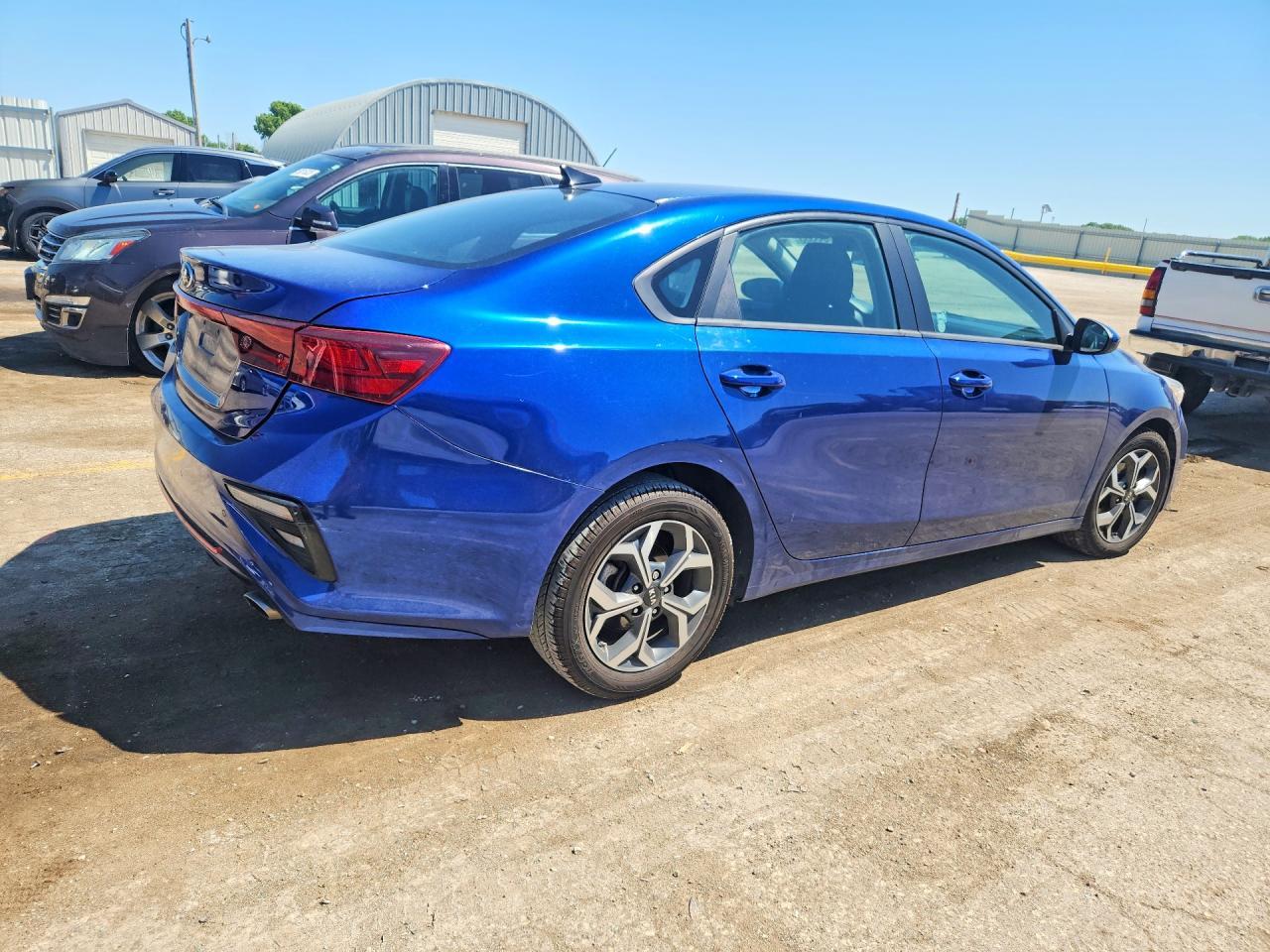 2021 Kia Forte Lxs - Фото 3