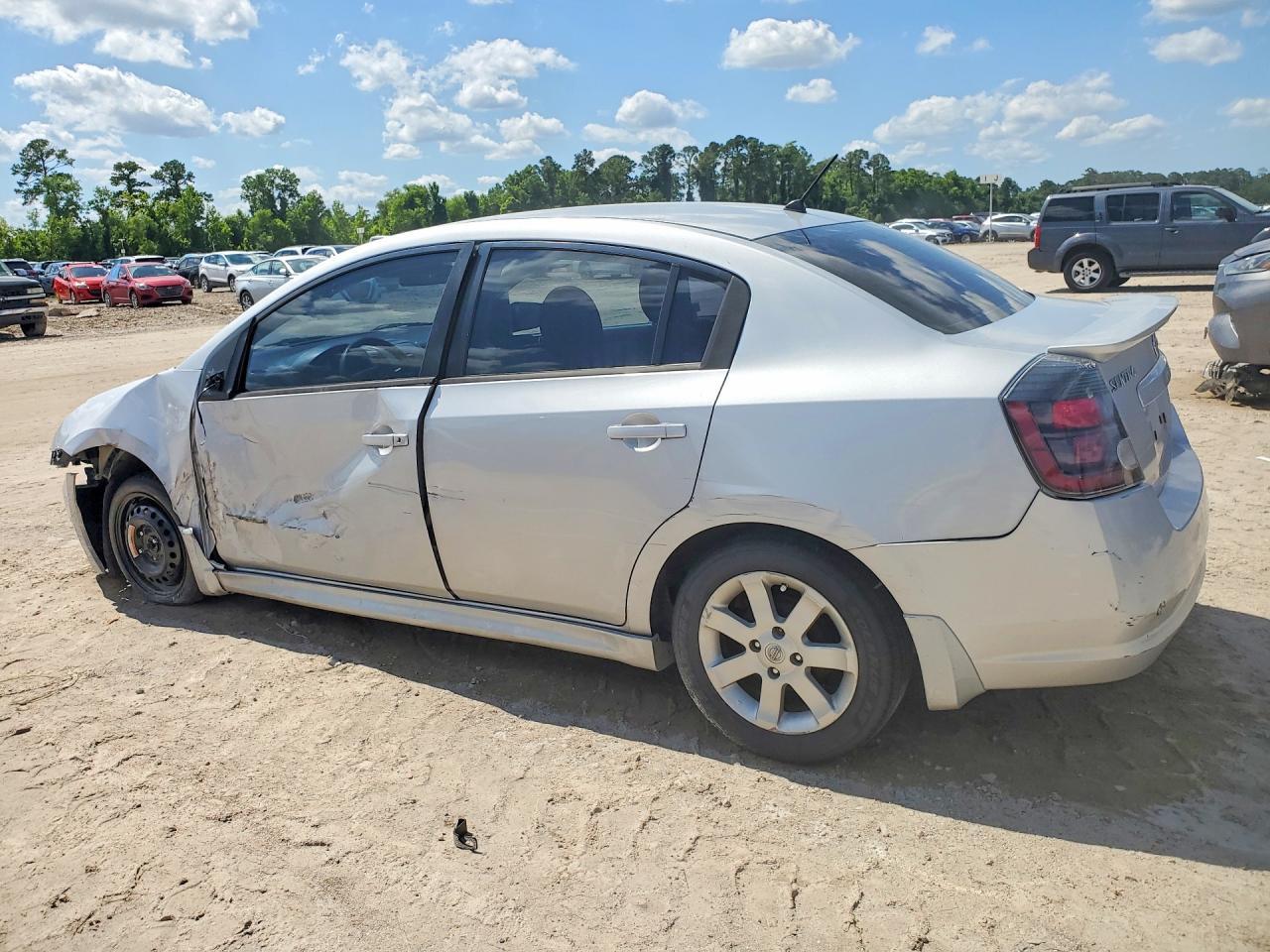2011 Nissan Sentra 2.0 - Фото 2
