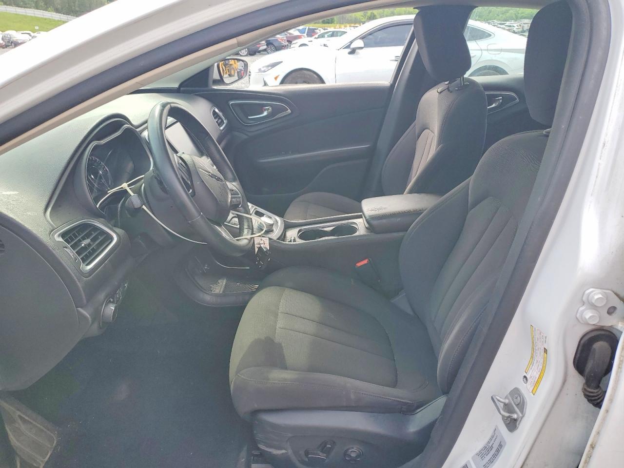 2015 Chrysler 200 Limited - Image 7