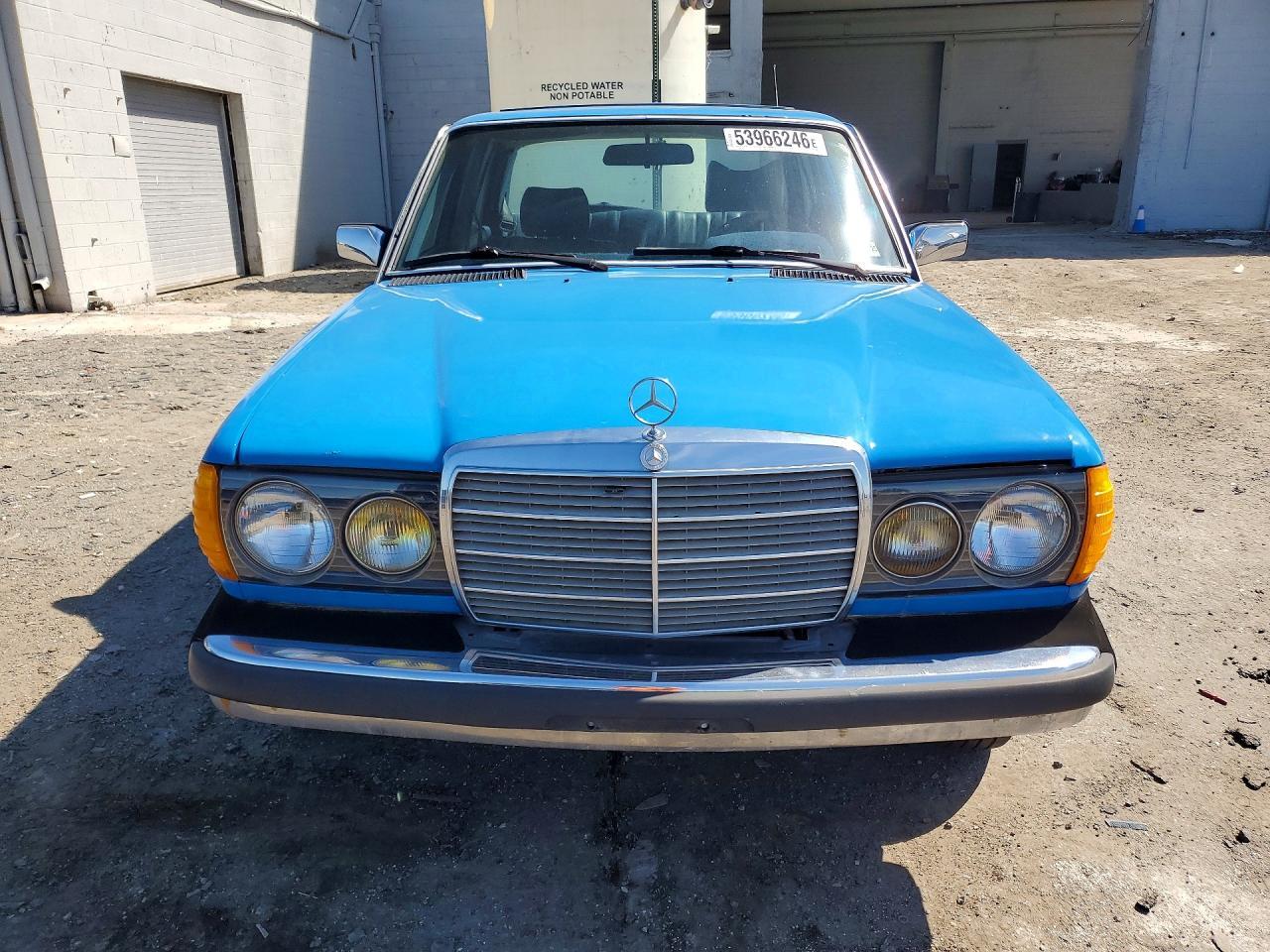 1982 Mercedes-Benz 240 D - Image 5