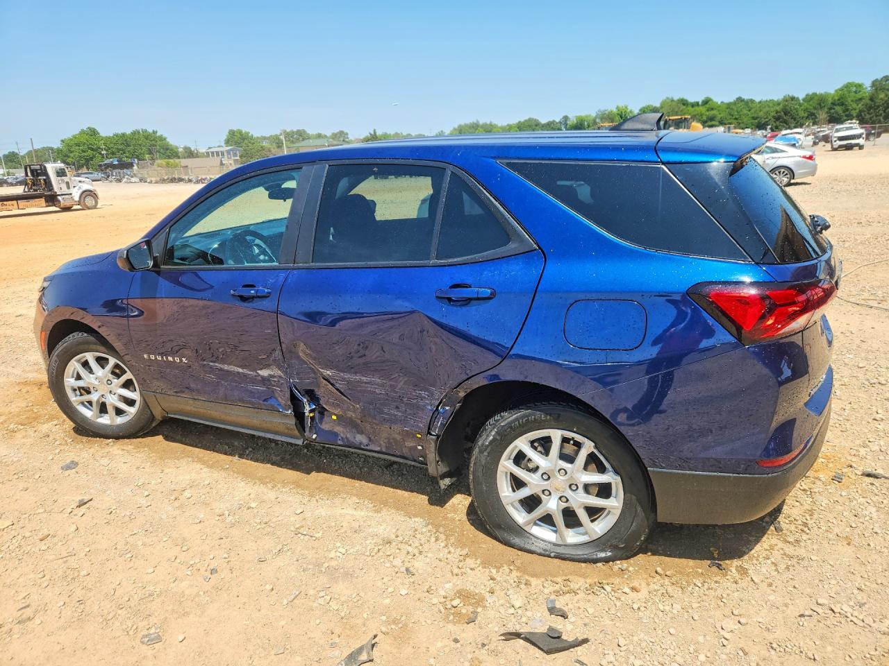 2023 Chevrolet Equinox Ls - Фото 2