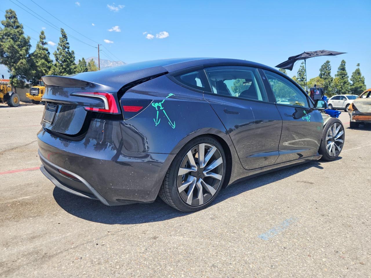 2025 Tesla Model 3 - Фото 3