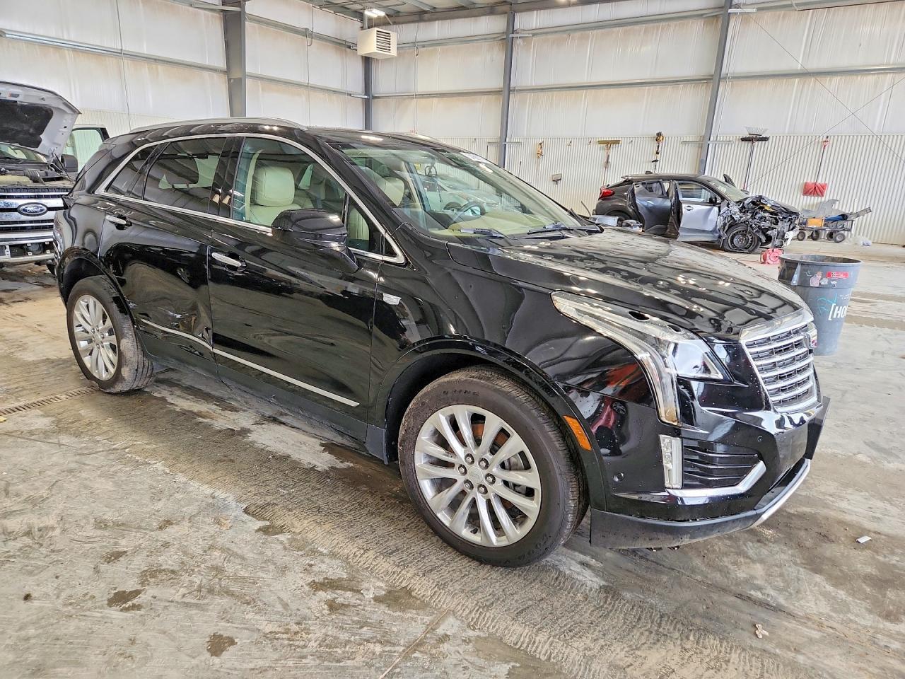 2017 Cadillac Xt5 Platinum - Image 4