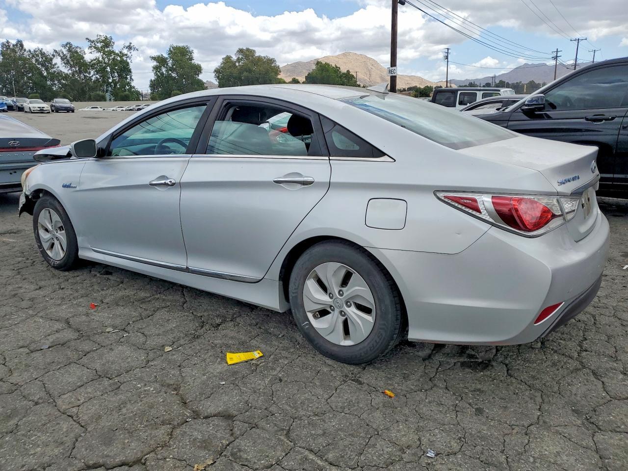 2014 Hyundai Sonata Hybrid Base - Фото 2