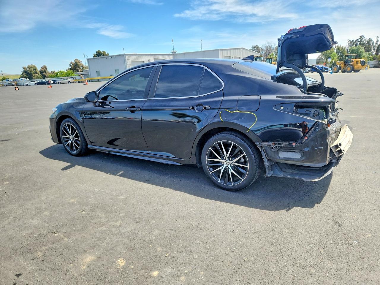 2021 Toyota Camry Se - Фото 2