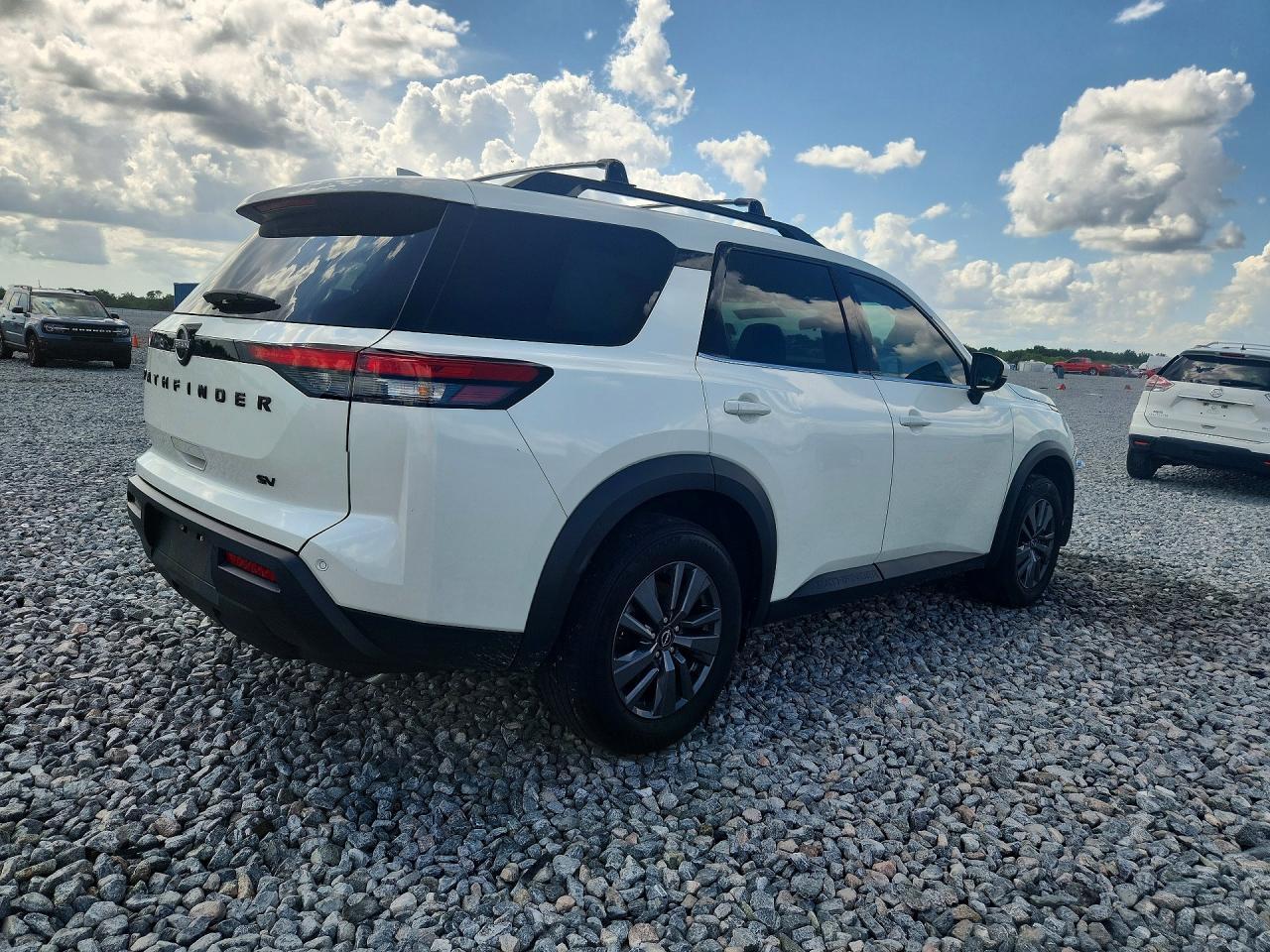 2023 Nissan Pathfinder Sv - Image 3