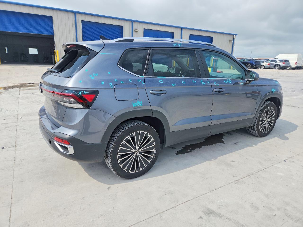 2025 Volkswagen Taos Se - Image 3