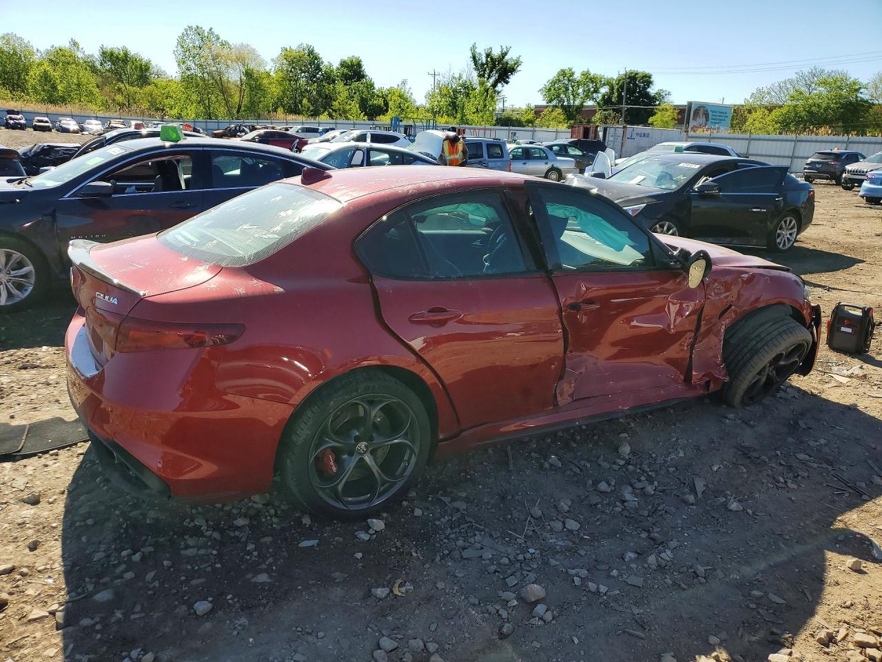 2018 Alfa Romeo Giulia Quadrifoglio - Фото 3
