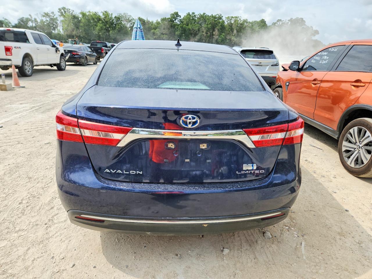 2013 Toyota Avalon Hybrid Limited - Image 6