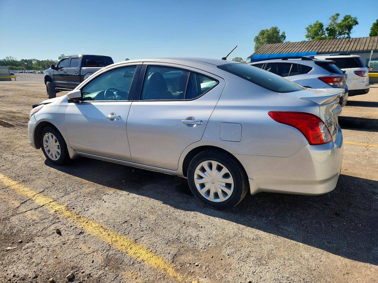 2019 Nissan Versa Sv - Image 2