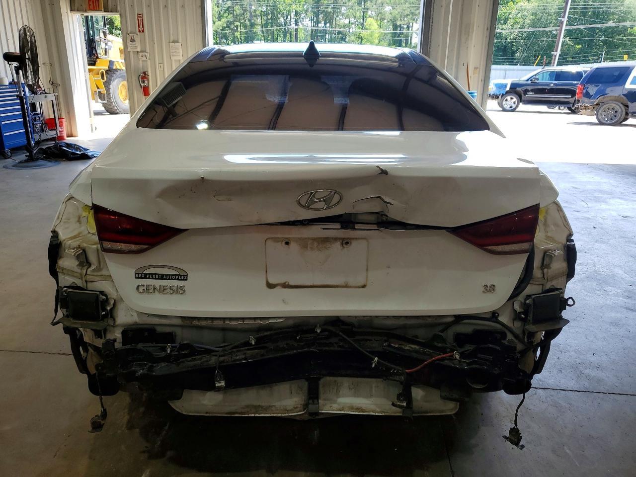 2015 Hyundai Genesis 3.8L - Image 6