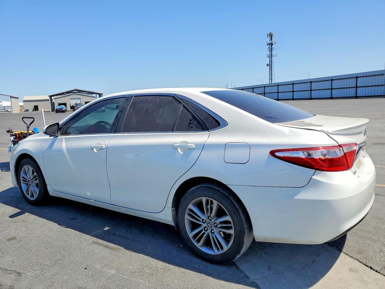 2015 Toyota Camry Se - Фото 2