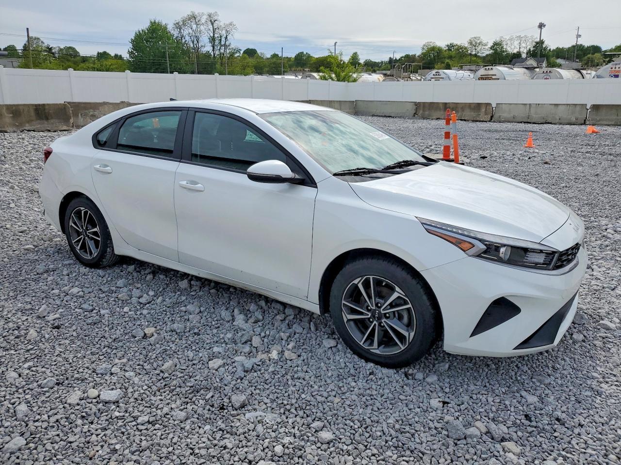 2022 Kia Forte Lxs - Фото 4