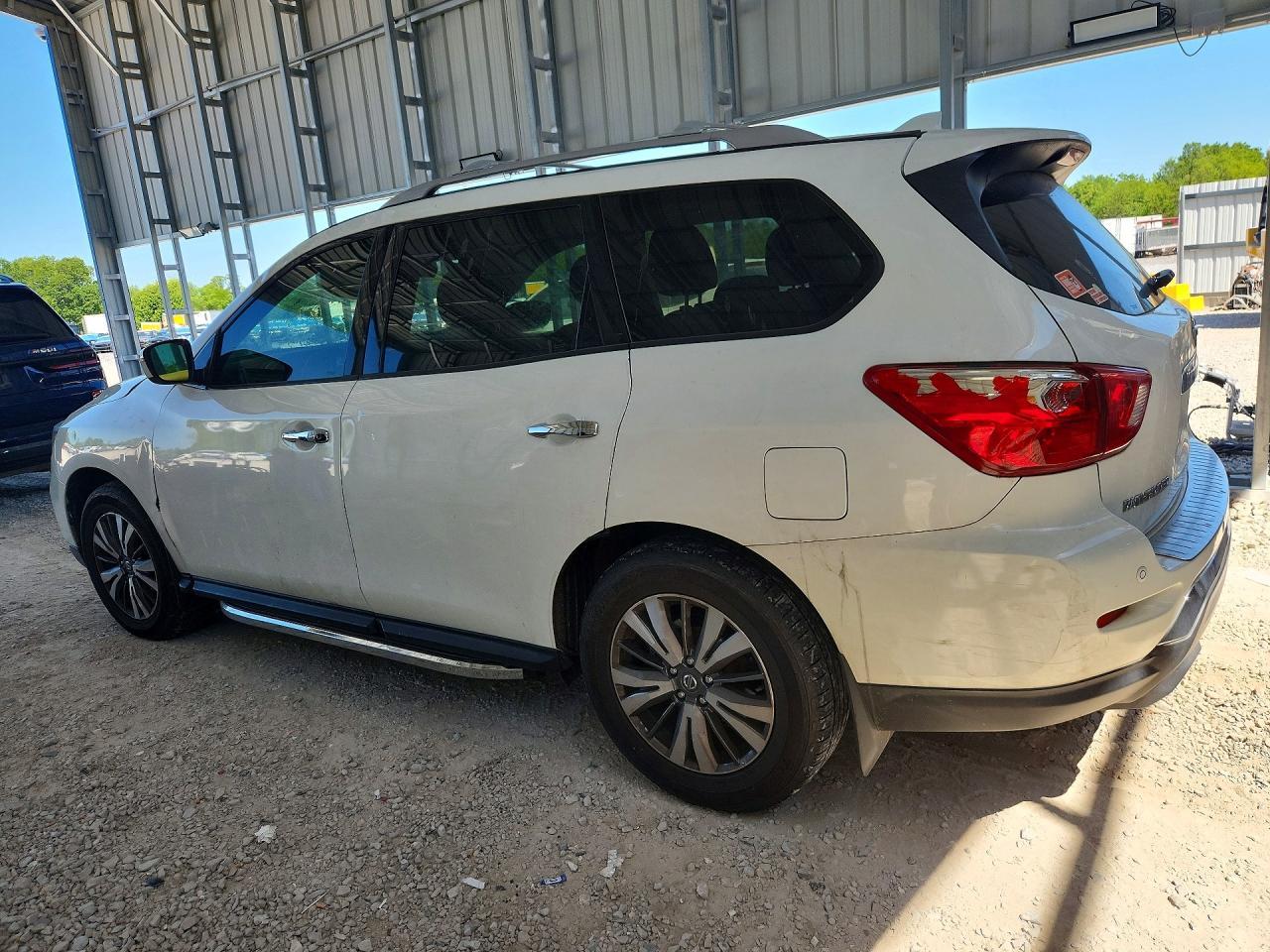 2020 Nissan Pathfinder Sv - Image 2