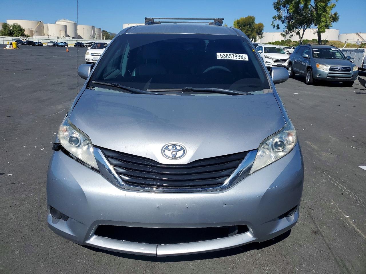 2013 Toyota Sienna Le - Фото 5