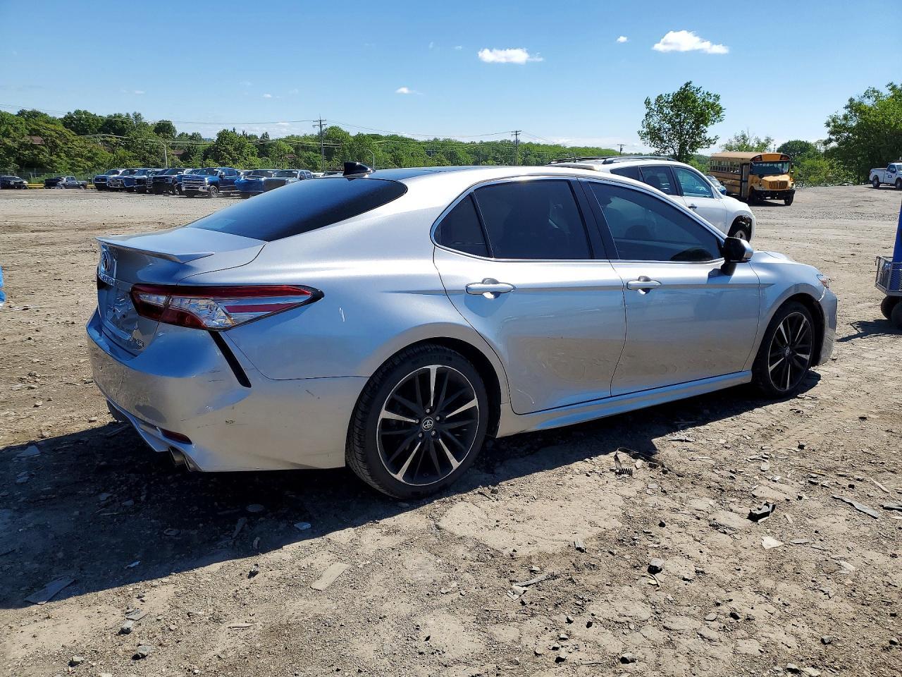 2019 Toyota Camry Xse - Фото 3